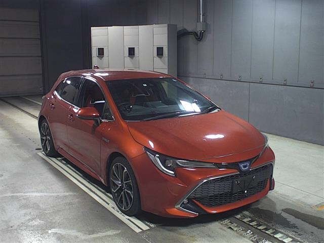 5848 Toyota Corolla sport ZWE211H 2018 г. (JU Gifu)